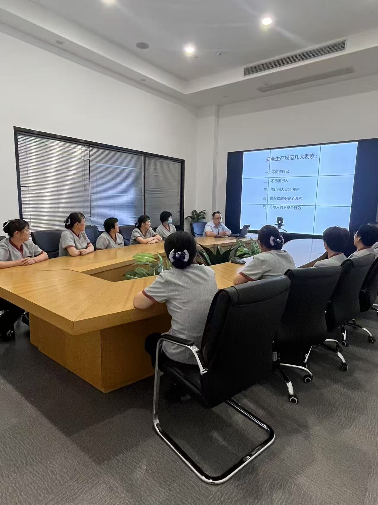 人人讲安全，个个会应急——WPK(微扑克)文创集团扎实开展“安全生产月”系列活动
